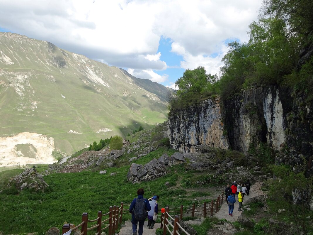 Вход в пещеру "Каменная чаша" - Лидия Бусурина