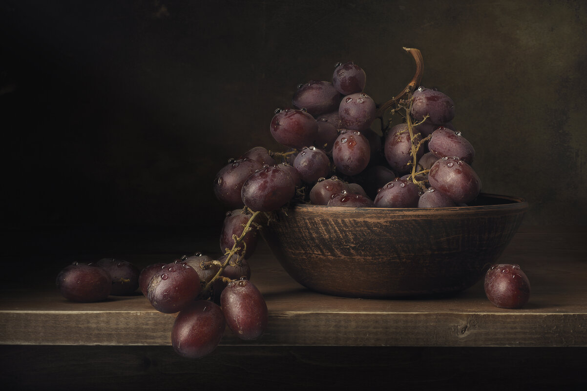 Натюрморт с виноградом - Максим Вышарь