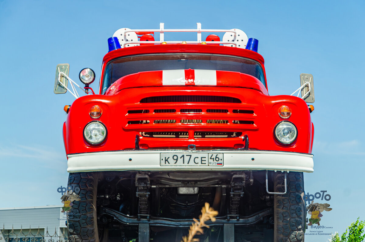 памятник пожарному ретро-автомобилю ЗИЛ-130. город Курск - Руслан Васьков