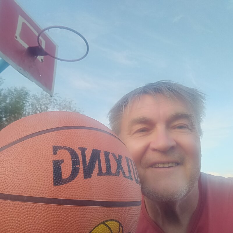 Играем в баскетбол - Андрей Хлопонин