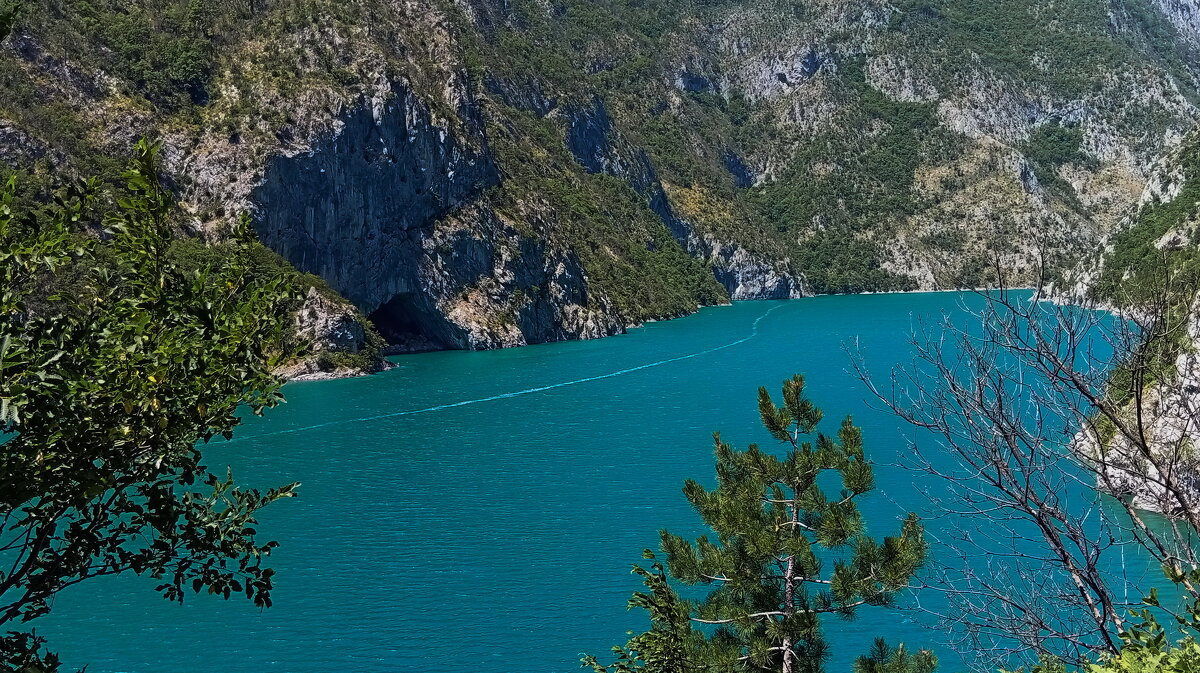 Черногорское озеро .. - Татьян@ Ивановна