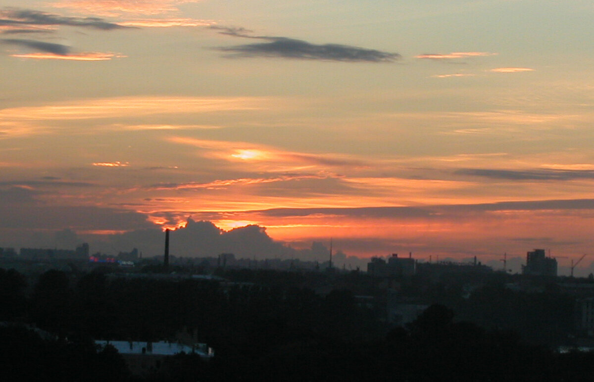 Торопливо день допив до дна, скрылось солнце... - Наталья Лунева 