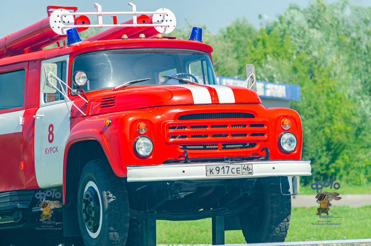 памятник пожарному ретро-автомобилю ЗИЛ-130. город Курск - Руслан Васьков памятник пожарному ретро-автомобилю ЗИЛ-130. город Курск - Руслан Васьков