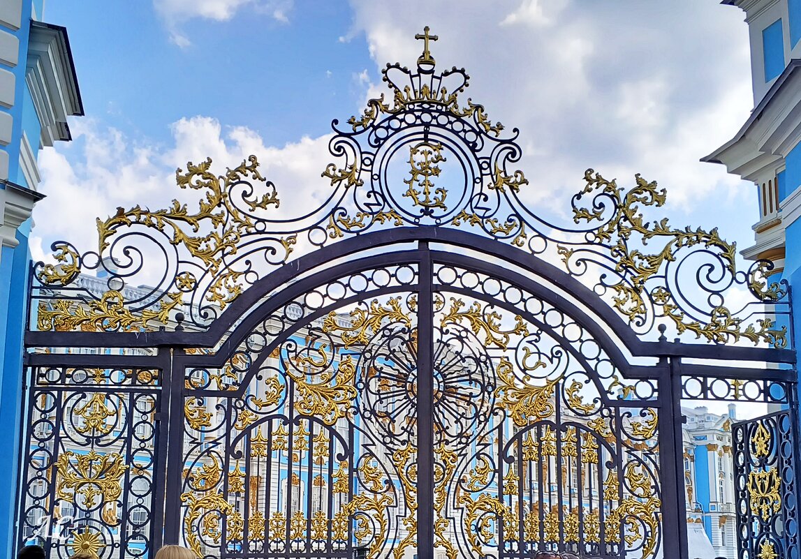 Церковные ворота (у Воскресенской церкви с севера) - Любовь Сахарова