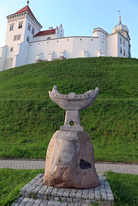 У замковой горы - Ольга 