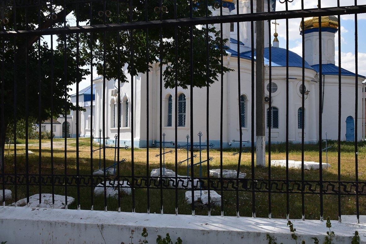 За церковной оградой - Александр 