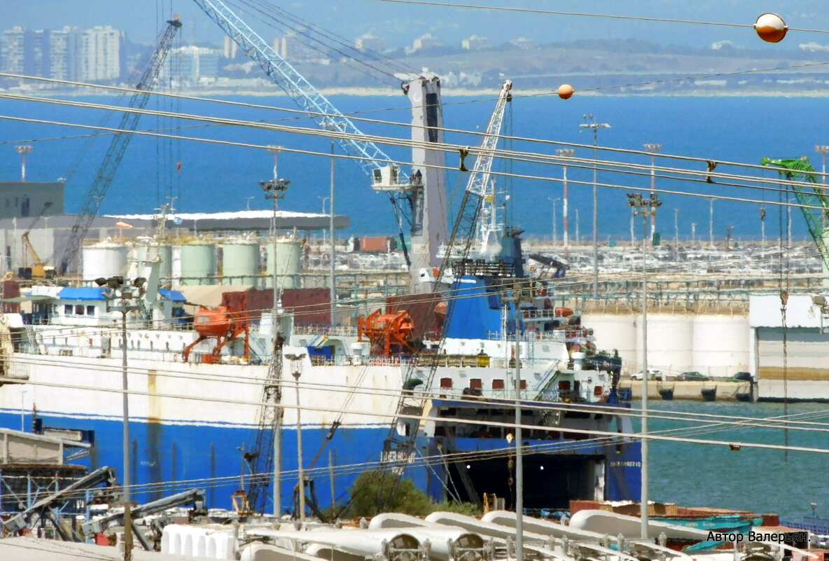 Морской порт работает. - Валерьян Морской порт работает. - Валерьян