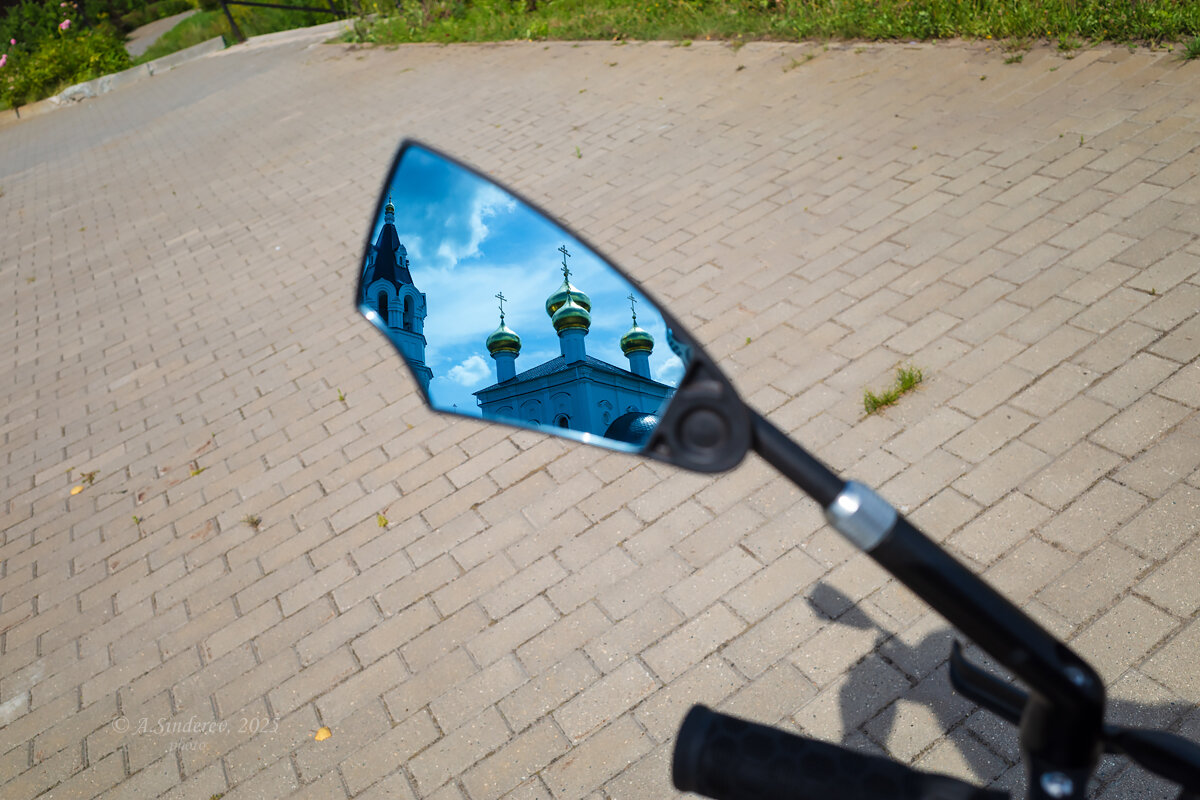 Отражение в зеркале Троицкой церкви - Александр Синдерёв