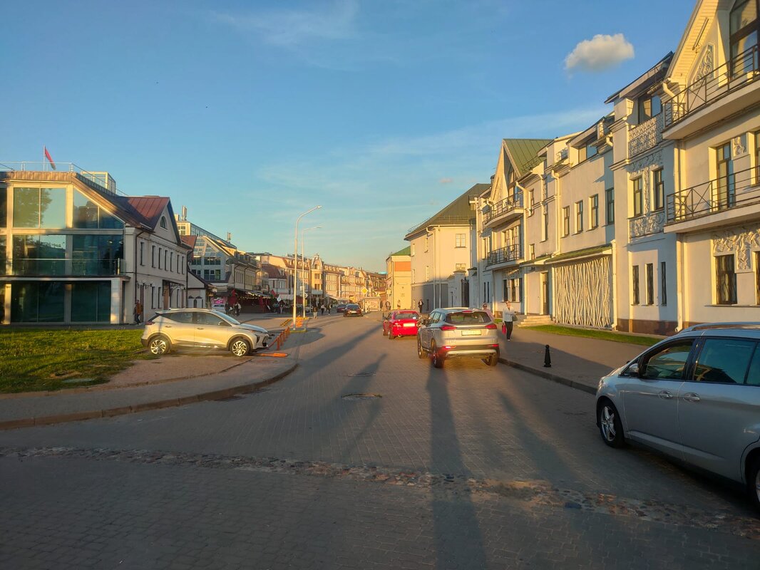 Минск.  Улица Зыбицкая - Ирэн 