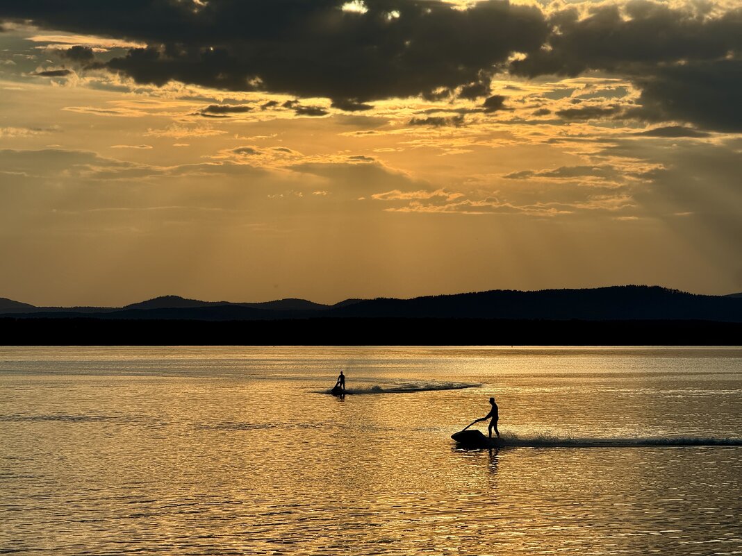 Закат на волнах. - Сергей Адигамов Закат на волнах. - Сергей Адигамов