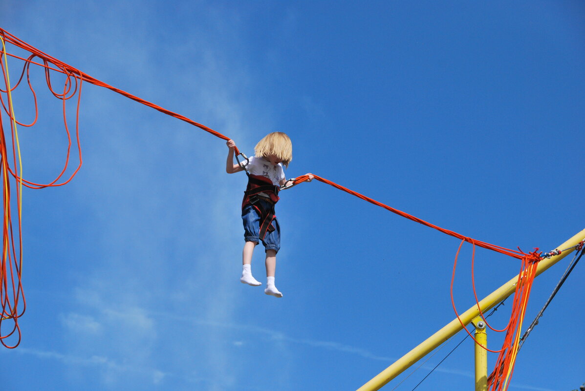 РОЖДЁННЫЙ ПОЛЗАТЬ, ЛЕТАТЬ ЖЕЛАЕТ - Юрий Вовк