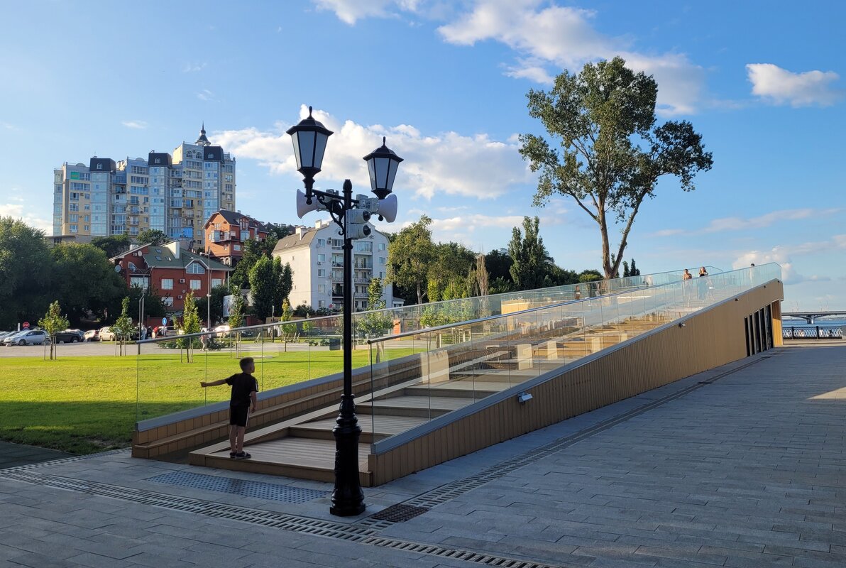 Пешеходный мост на Петровской Набережной - Татьяна Машошина