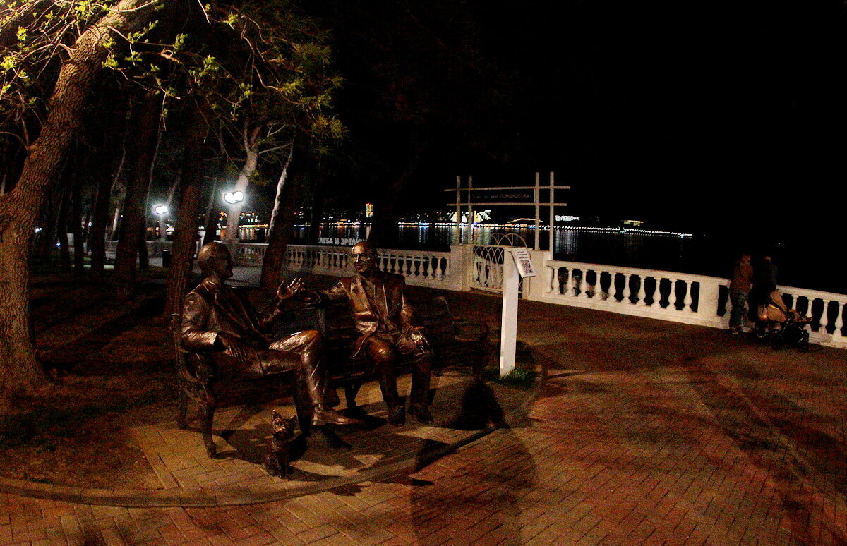 Геленджик... ночь... фонарь... - Николай Саржанов