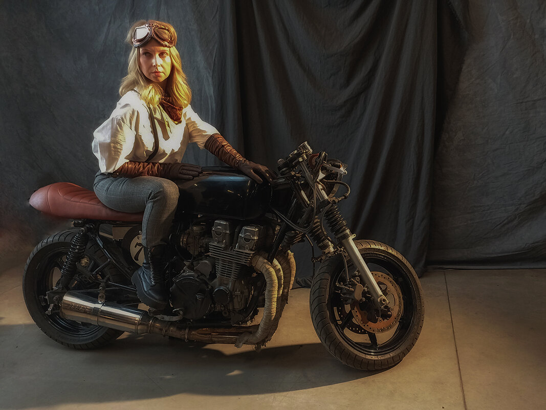 Фотофестиваль Яркий.Модель на мотоцикле. - Лилия *