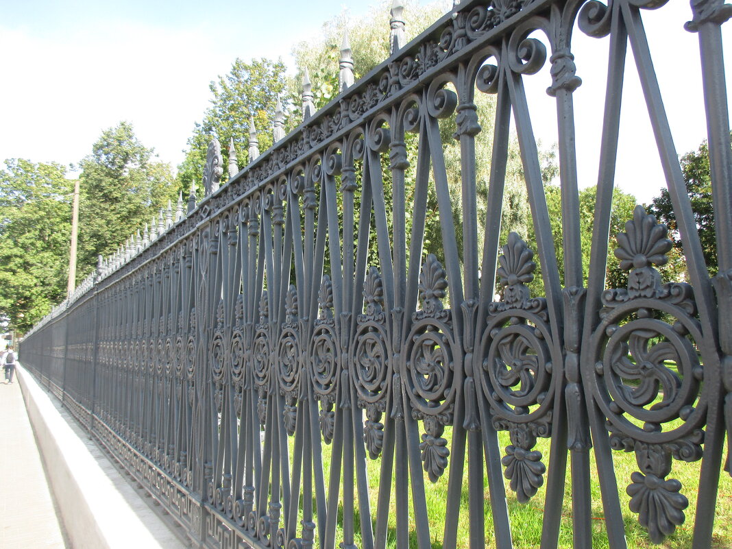 Решетка Юсуповского сада - Маера Урусова Решетка Юсуповского сада - Маера Урусова