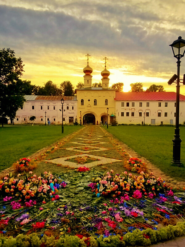 Летний вечер в монастыре - Сергей Кочнев