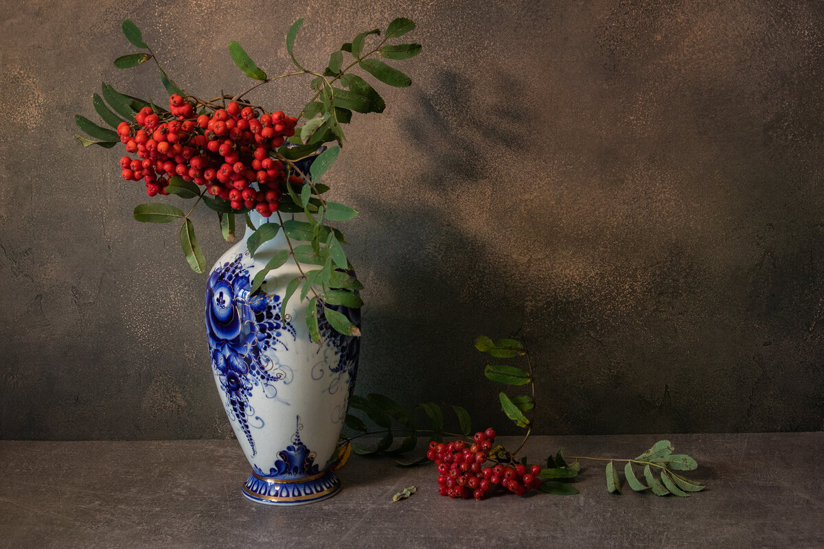 Ваза с рябиной - Serge Riazanov