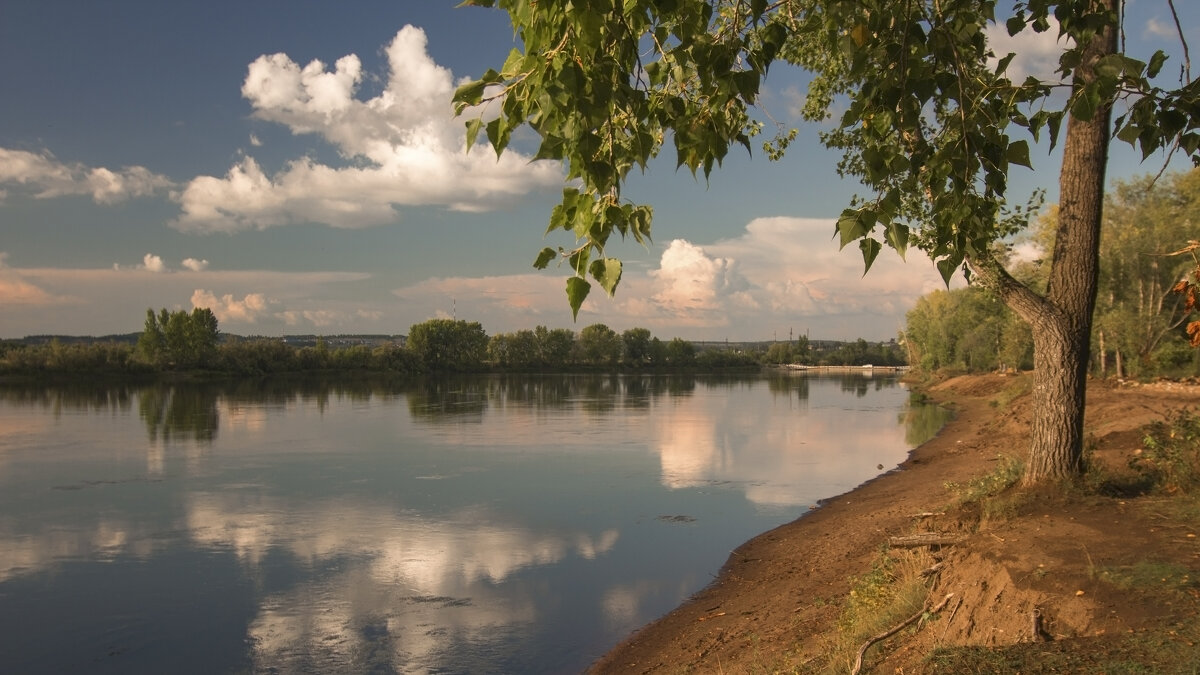 Плывут отражения облаков в реке - Владимир Кириченко