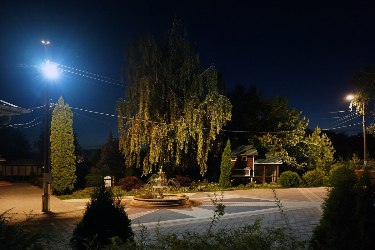 Фонтан у храма - sorovey Sol