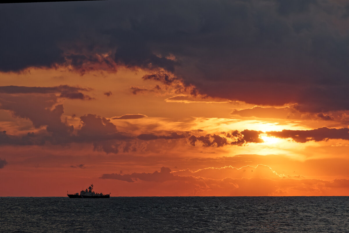 На закате - Дмитрий Емельянов