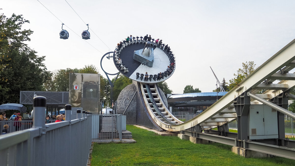 Где то на ВДНХ - юрий поляков