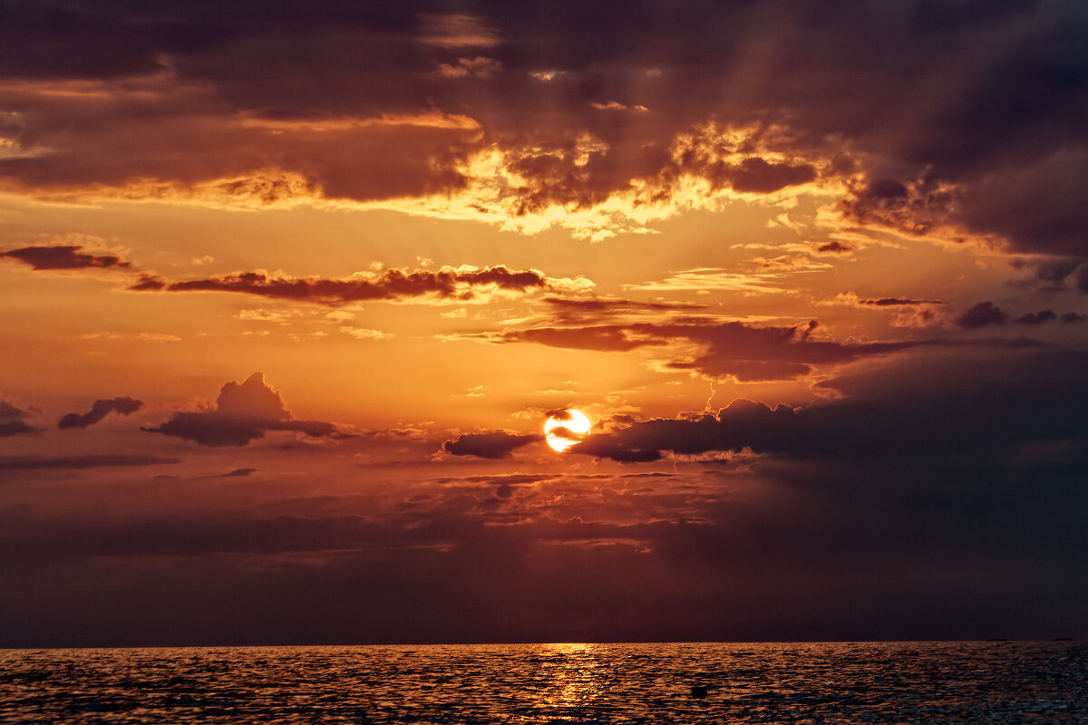 На закате - Дмитрий Емельянов