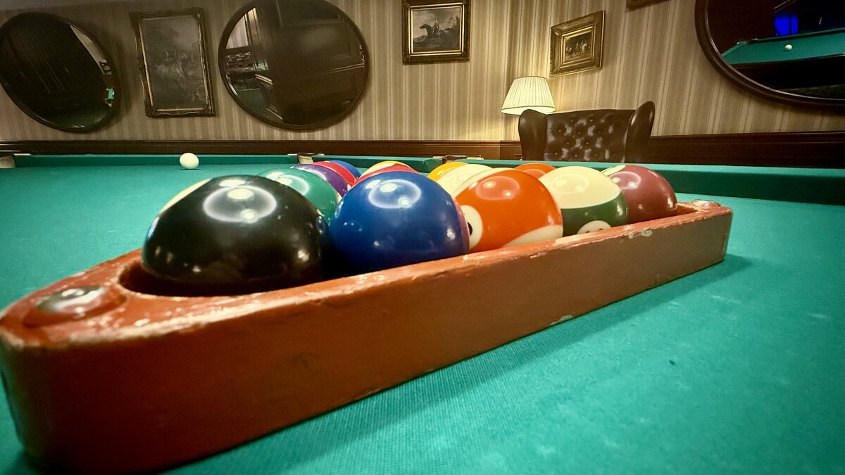 «Бильярдная» - Арина Невская