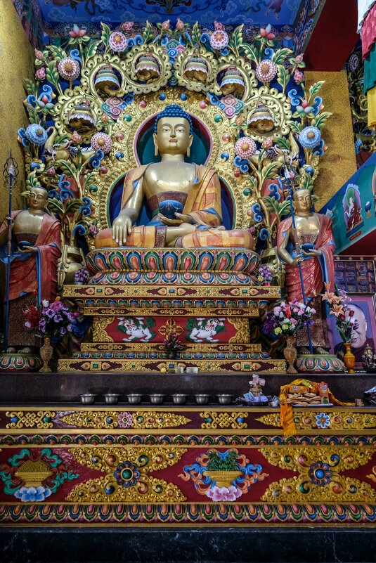 Будда в храме - Георгий А