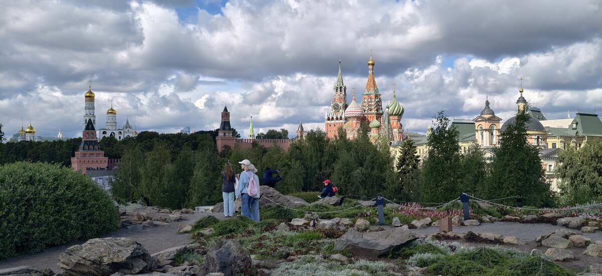 В парке Зарядье - <<< Наташа >>> В парке Зарядье - <<< Наташа >>>