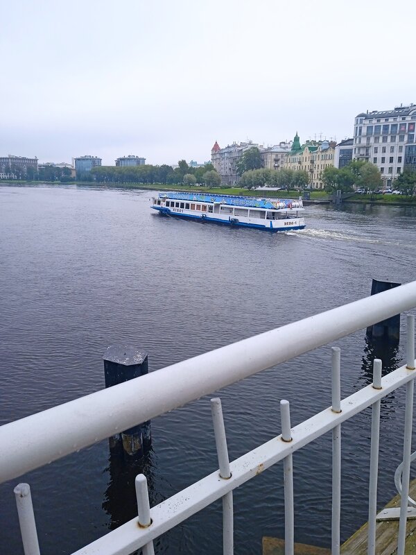 Речной кораблик у Елагин острова. - Светлана Калмыкова Калмыкова