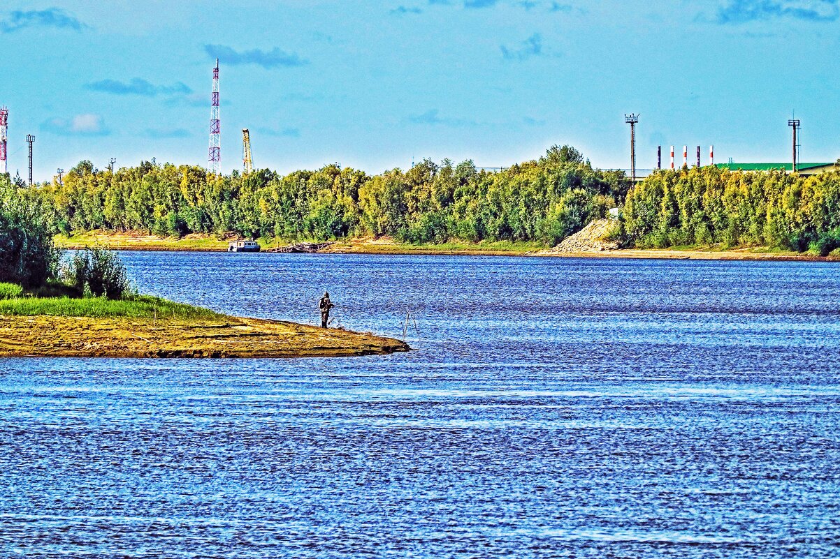 Август...Рыбак на речном мысу! - Владимир 