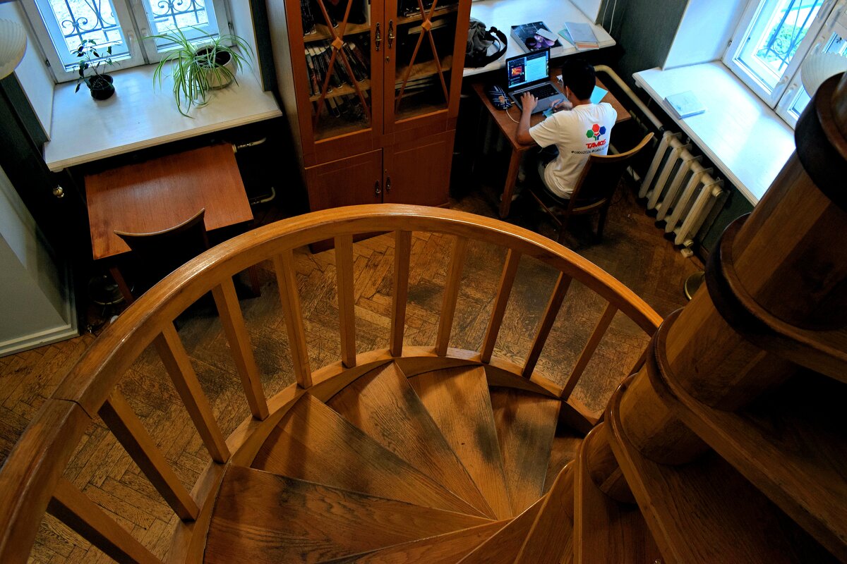 Удобно оборудованные места для работы и чтения. - Татьяна Помогалова