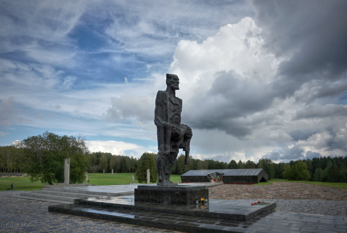 Скульптура Непокорённый человек в Хатыни - Andrey Lomakin Скульптура Непокорённый человек в Хатыни - Andrey Lomakin
