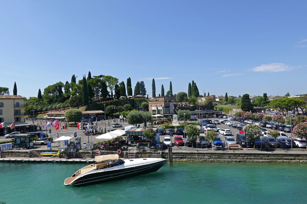 Под небом голубым!  Пескьера-дель-Гарда, Италия. - Галина 