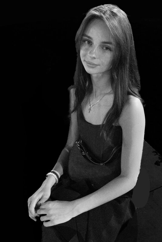 Соловьи/ Девушка возле фонтана - Евгений Соловьи/ Девушка возле фонтана - Евгений