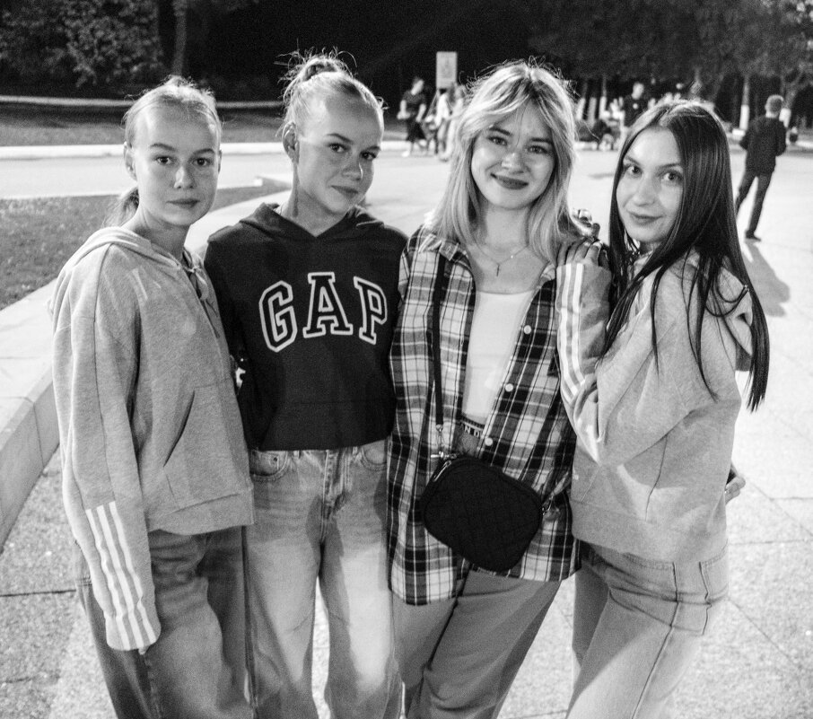 4 девули на Кургане - Евгений 4 девули на Кургане - Евгений