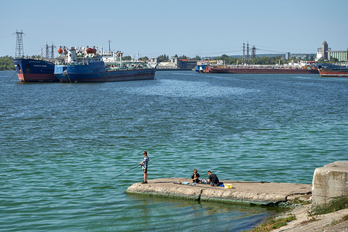 Поселок Шлюзовой в Тольятти. Рыбаки. - Олег Манаенков