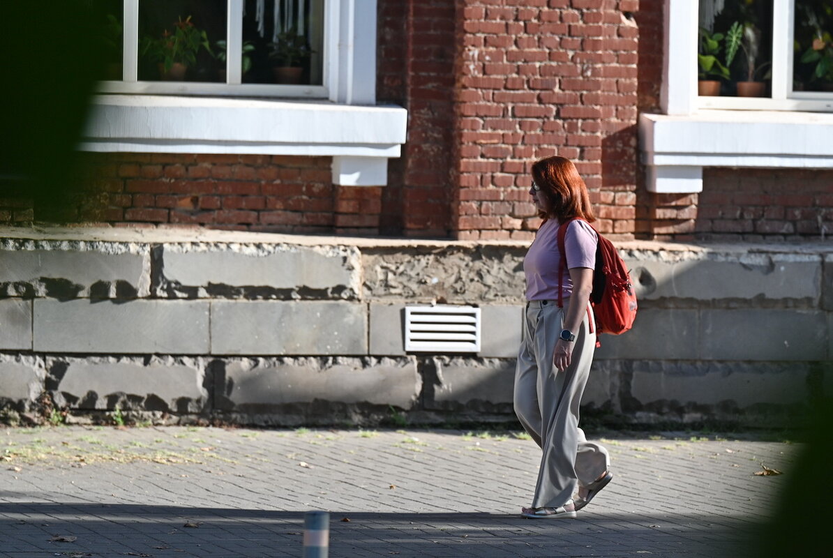 В городе... - Николай Саржанов