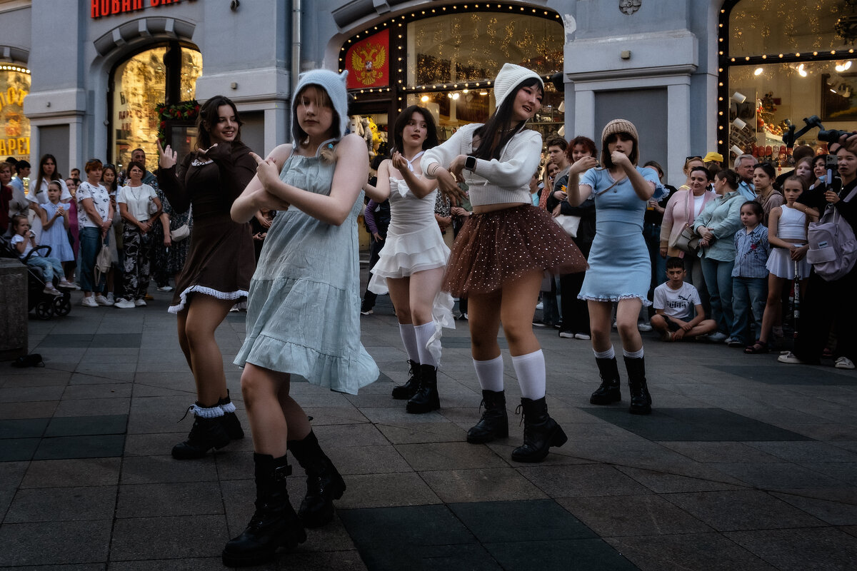 ИНТЕРЕСНО ДЕВКИ ПЛЯШУТ... - Александр 