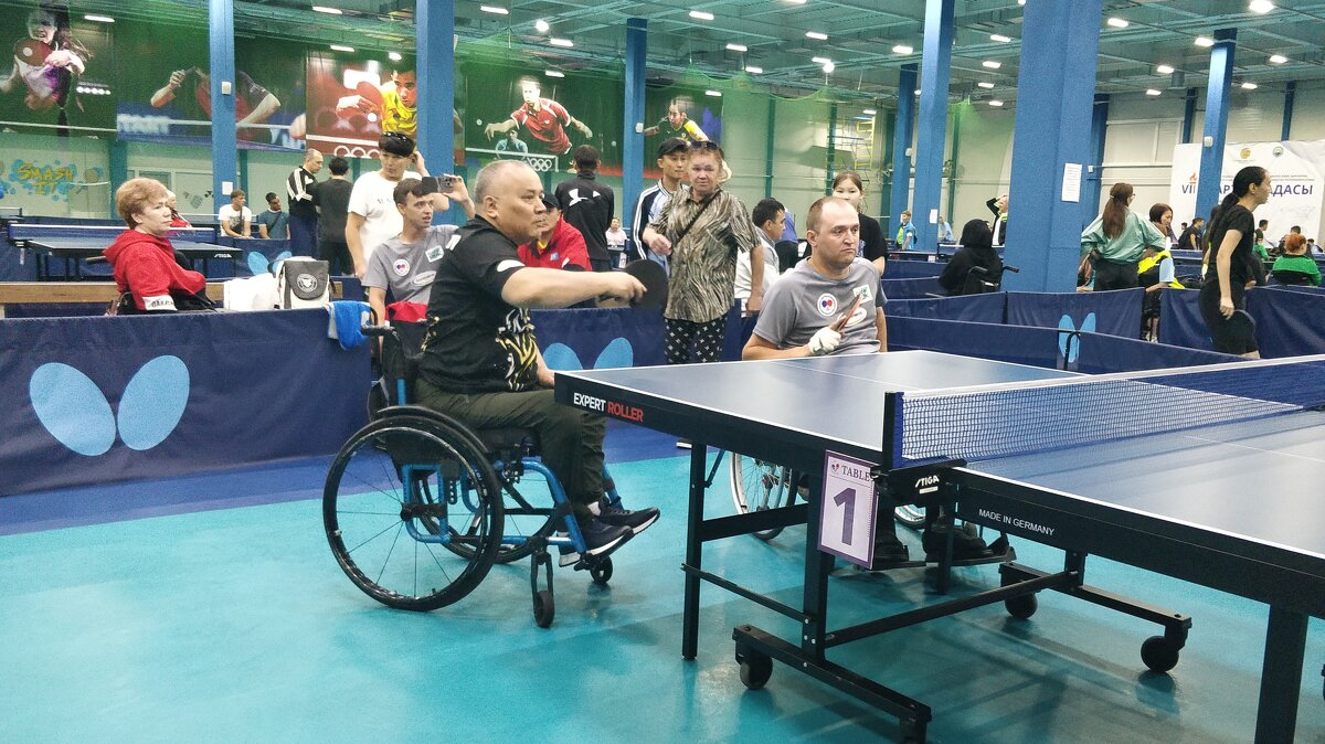 Настольный теннис - Андрей Хлопонин