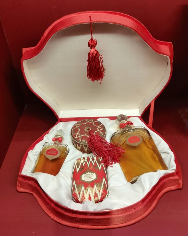 "Красная Москва". - Любимова Ольга 