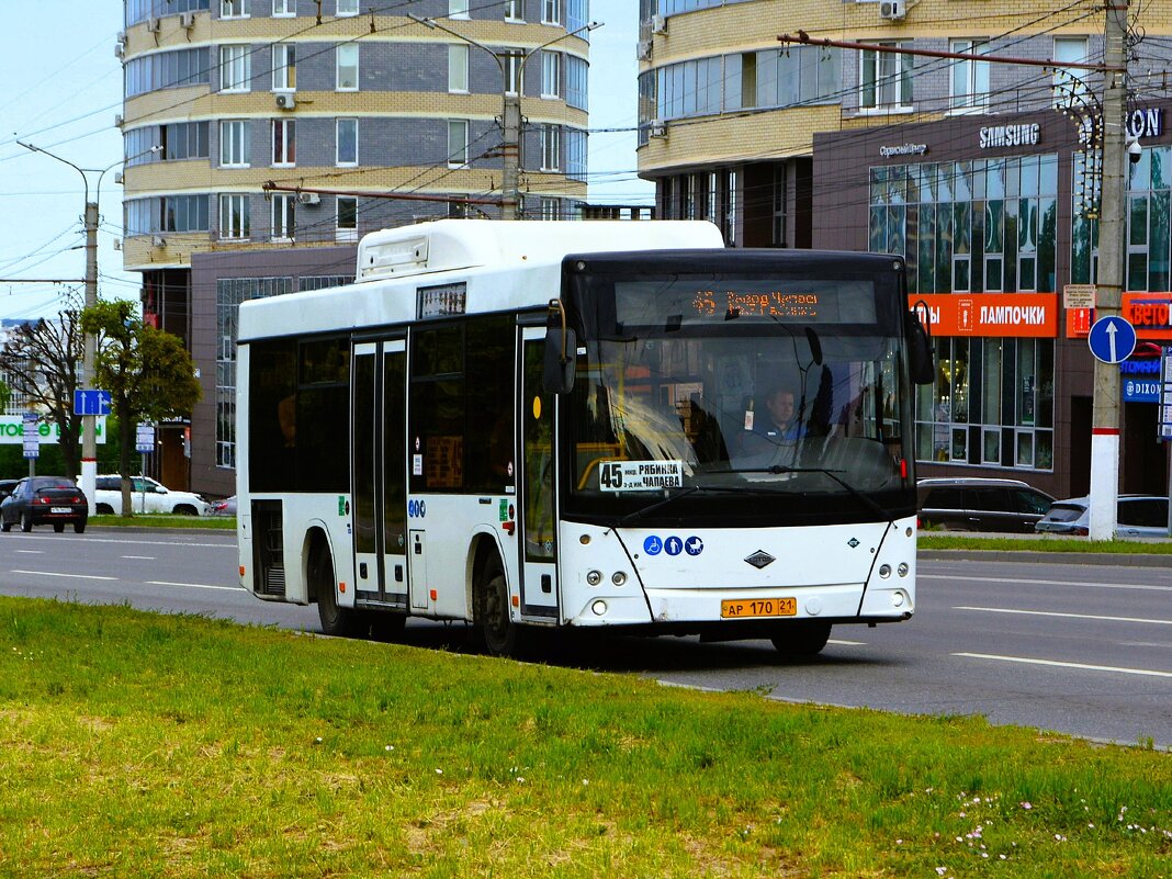 Чебоксары. Городской автобус "Лотос - 206" на ул. Калинина. - Пётр Чернега