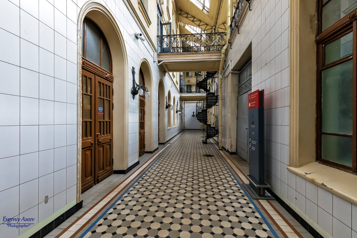 В Витебском вокзале - Евгений В Витебском вокзале - Евгений