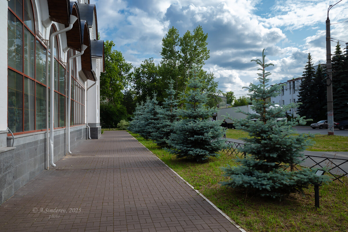 Около храма Серафима Саровского в Нижнем Новгороде - Александр Синдерёв