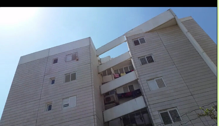 113 (58) - CLOSE WAYS ALL