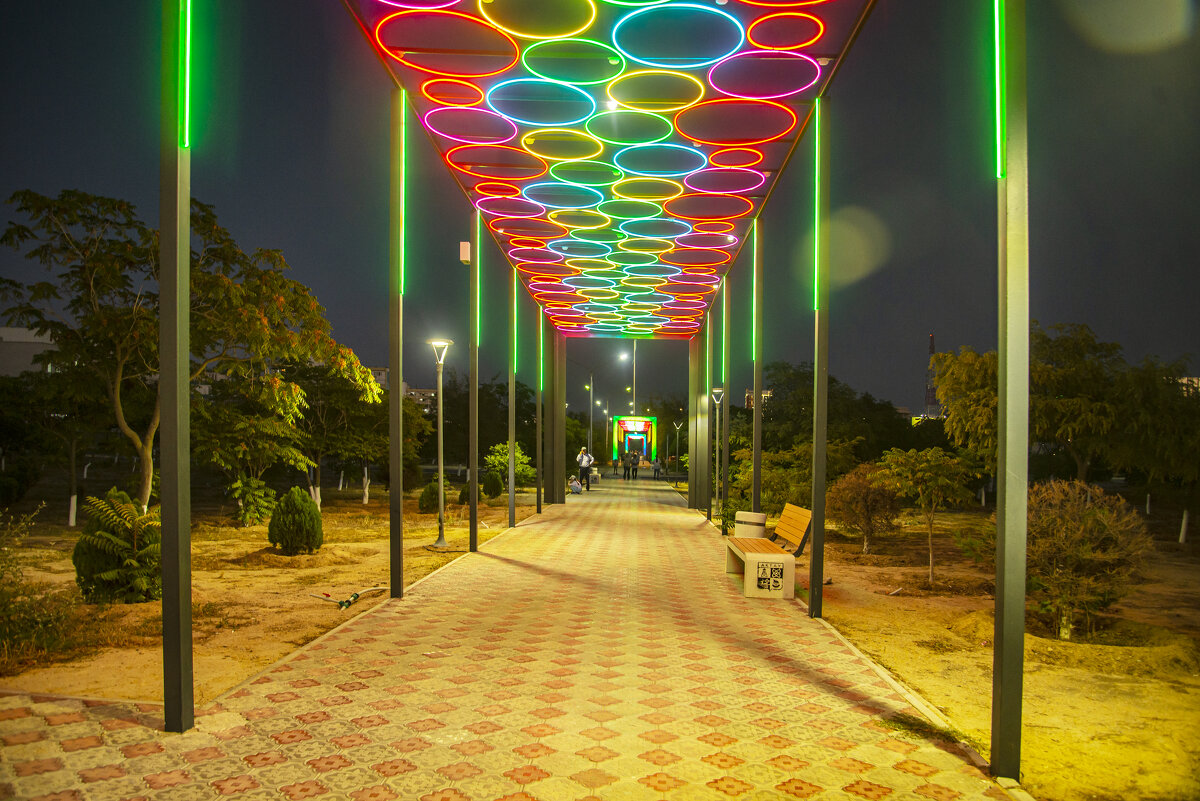 Аллея - Анатолий Чикчирный Аллея - Анатолий Чикчирный