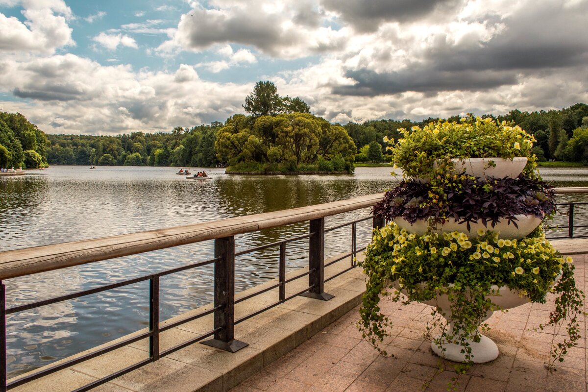 Прогулка по Царицыно - Владимир Жуков Прогулка по Царицыно - Владимир Жуков
