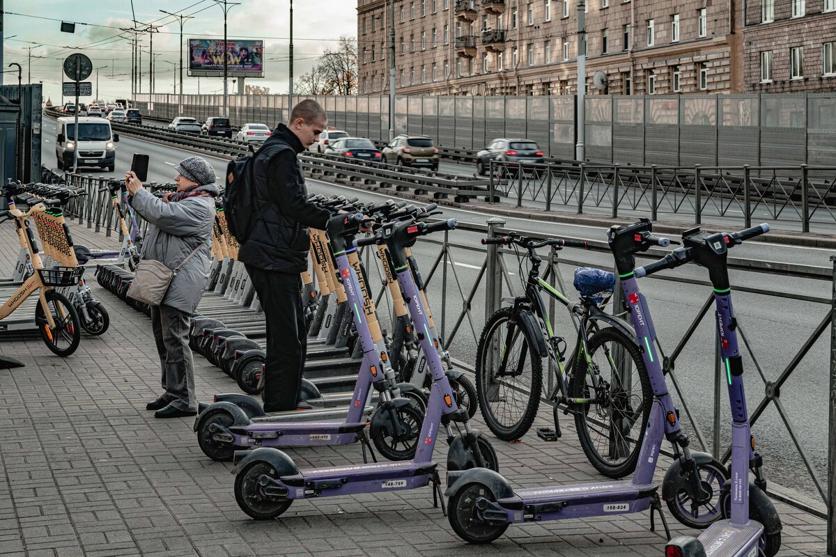 На парковке - Константин Бобинский