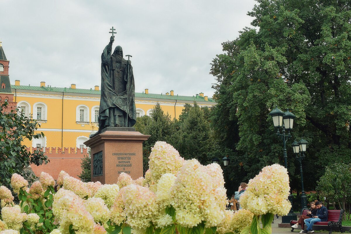 Памятник патриарху Гермогену (Ермогену). - Татьяна Помогалова