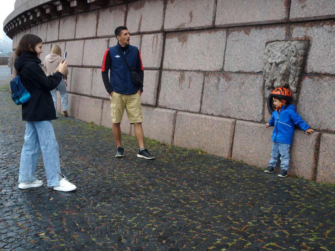 малыш позирует, мама снимает, папа зевает... - zavitok *